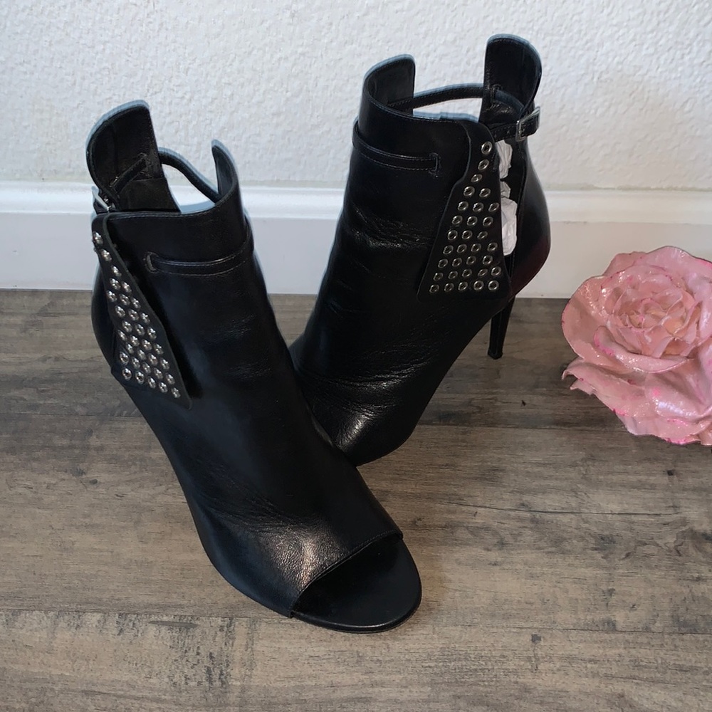 TAMARA MELLON LEATHER PEEP TOE HEEL